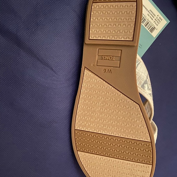 TOMS VIV Natural Arrow Mesh sandals PRICE IS FIRM - Picture 3 of 6